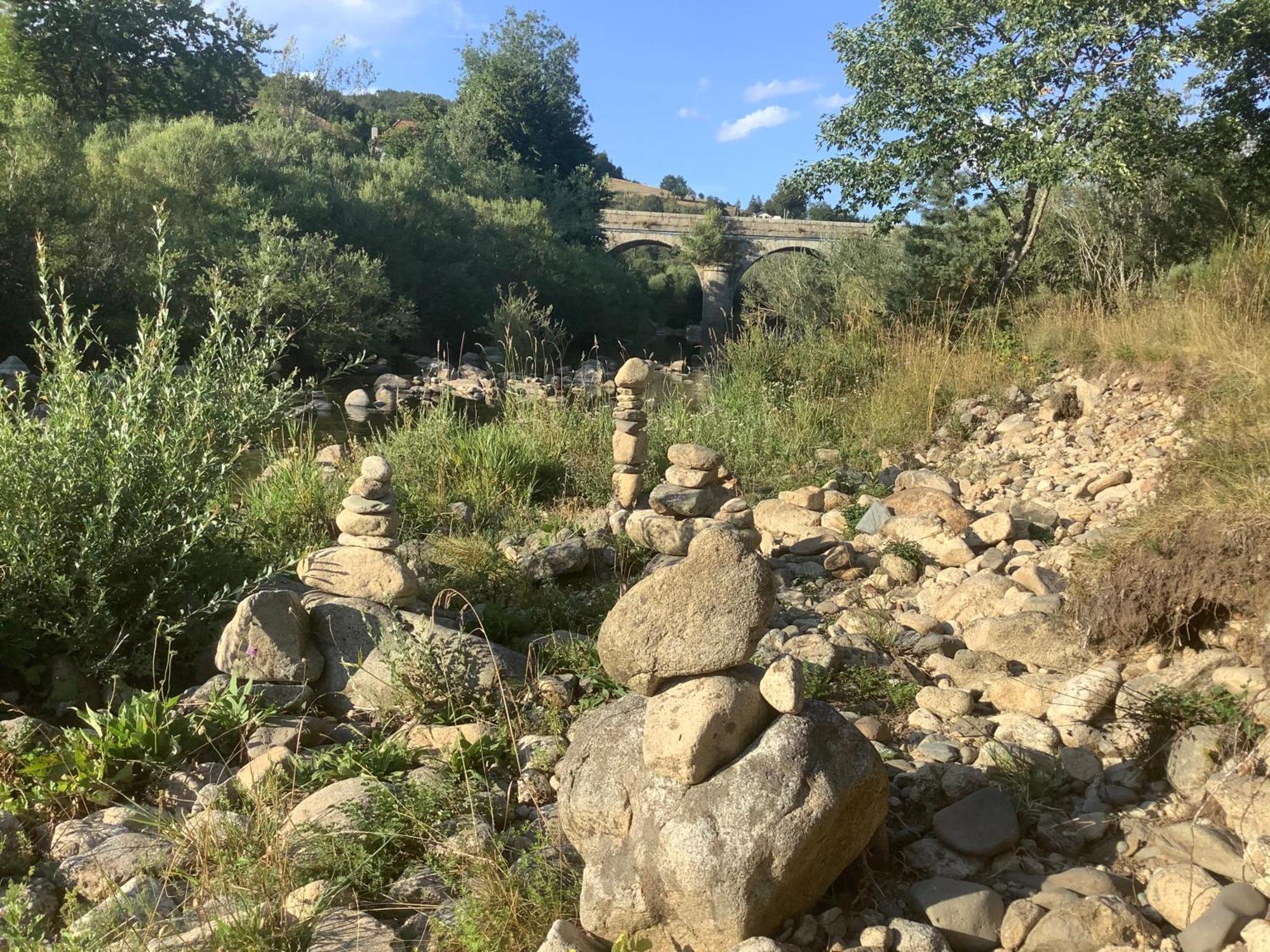 En Ardeche En Face De La Riviere * Usclades-et-Rieutord