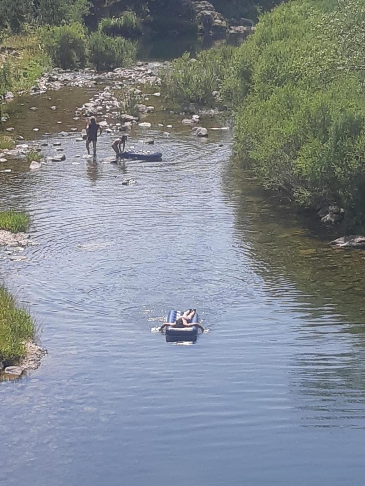 En Ardeche En Face De La Riviere Сasa de vacaciones Usclades-et-Rieutord